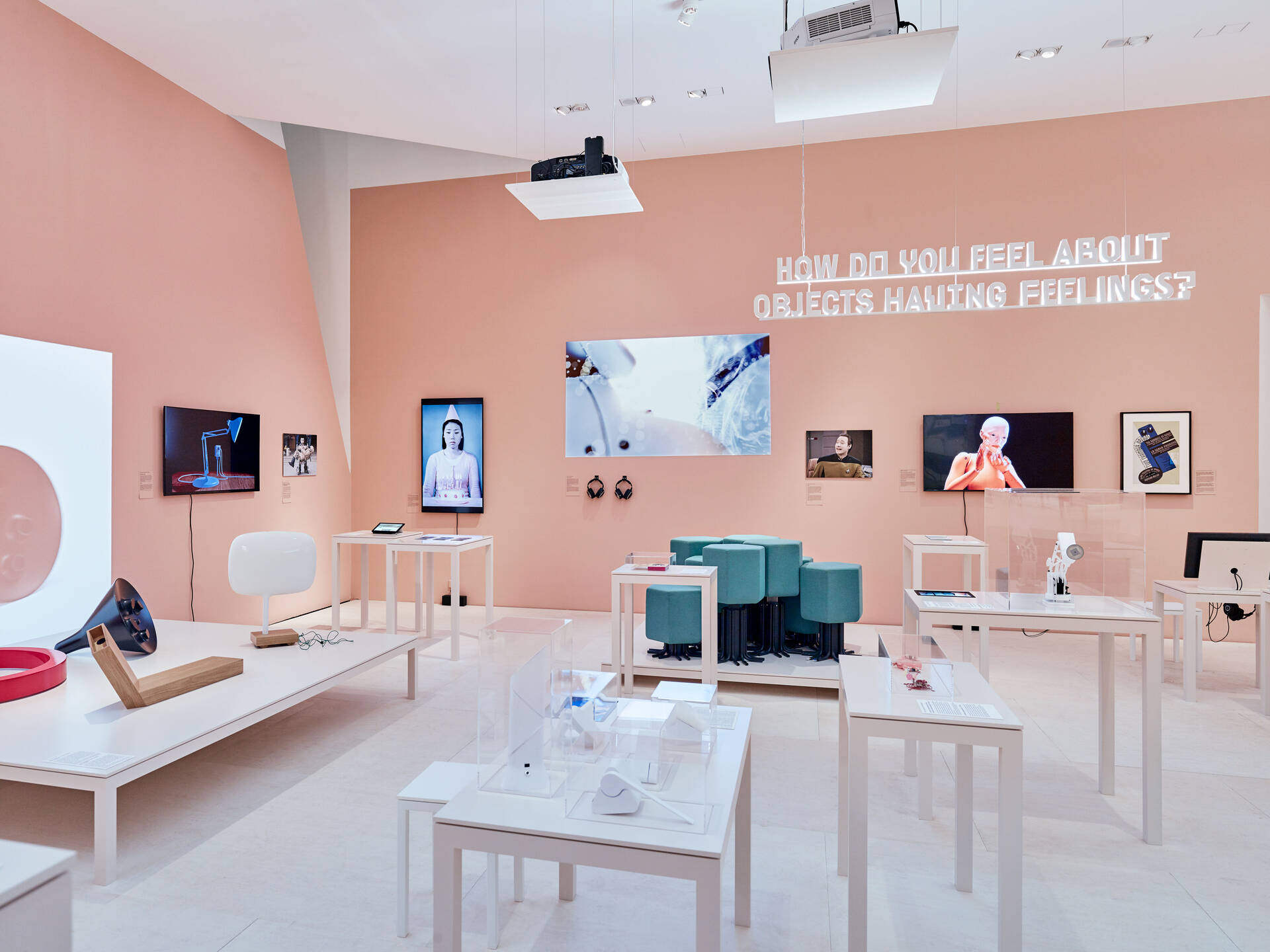 Ausstellungsgrafik &raquo;Hello, Robot &ndash; Design zwischen Mensch und Maschine&laquo; f&uuml;r das Vitra Design Museum, Weil am Rhein