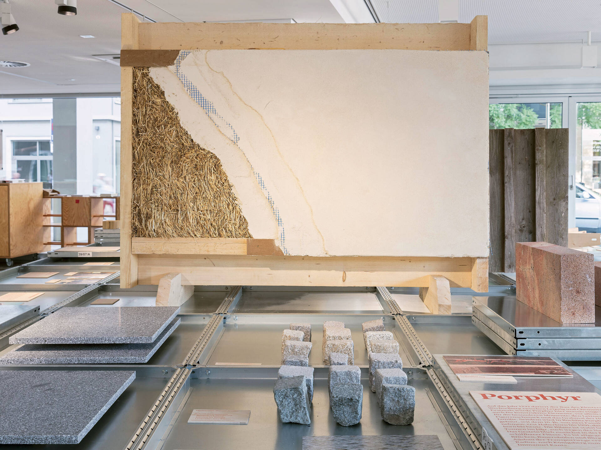 Ausstellungsgrafik &raquo;Marktreif! Regionale Baustoffe f&uuml;r eine nachhaltige Bauweise&laquo; f&uuml;r das ZfBK &ndash; Zentrum f&uuml;r Baukultur Sachsen, Dresden