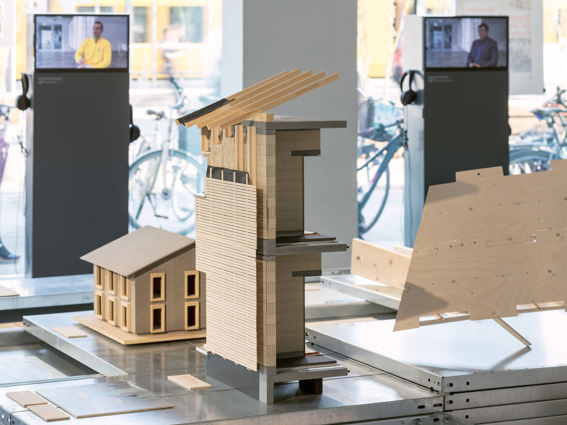 Ausstellungsgrafik &raquo;Marktreif! Regionale Baustoffe f&uuml;r eine nachhaltige Bauweise&laquo; f&uuml;r das ZfBK &ndash; Zentrum f&uuml;r Baukultur Sachsen, Dresden