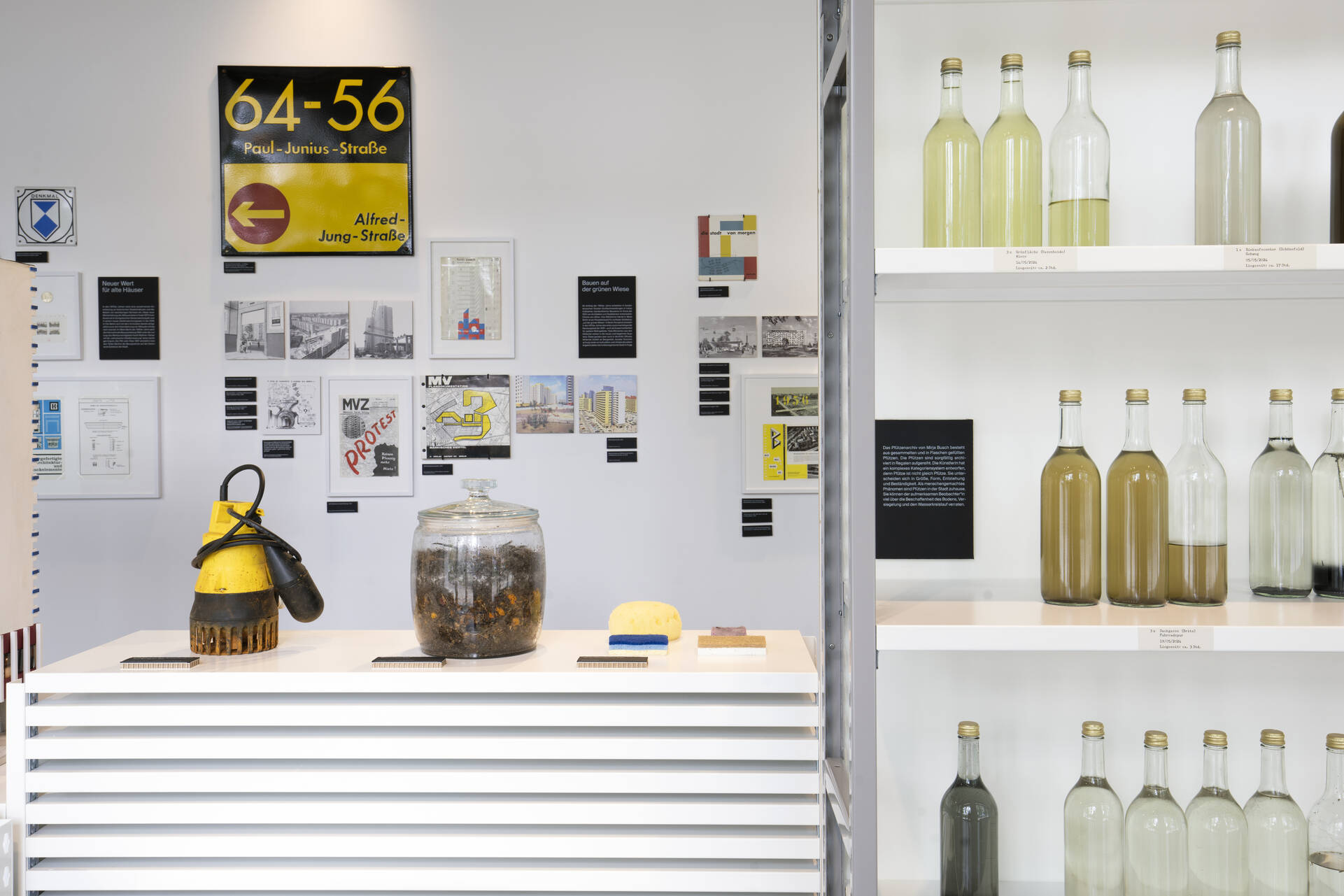 Ausstellungsgrafik &raquo;Profitopolis oder der Zustand der Stadt&laquo; f&uuml;r das Werkbundarchiv &ndash; Museum der Dinge, Berlin